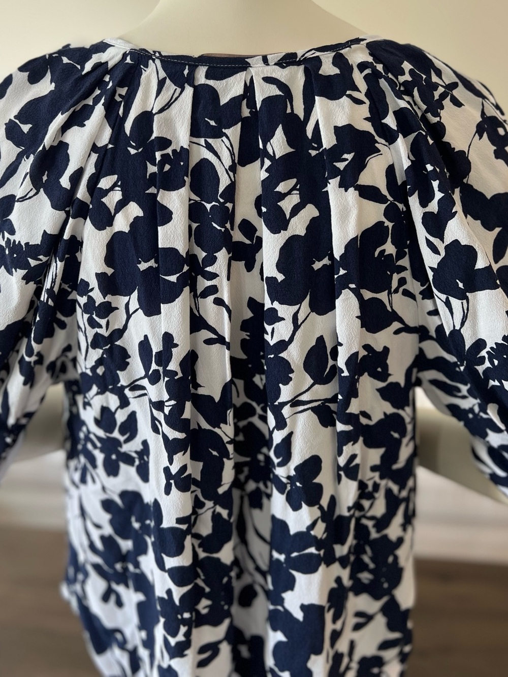LOFT Navy and White Floral Peasant Blouse Lightweight - Picture 5 of 8